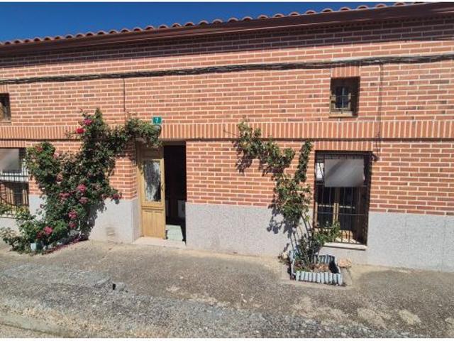 CASA VENTA RASUEROS. Urbis te ofrece dos casas en venta en Rasueros, Ávila