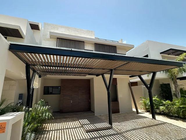 Casa Venta y Renta de 3 recámaras en VIA CUMBRES, Huayacán Cancún | VELESU19