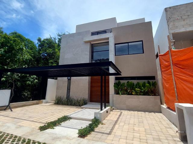 Casa Venta y Renta de 4 recámaras en VIA CUMBRES, Huayacán Cancún | ROSLI42 C