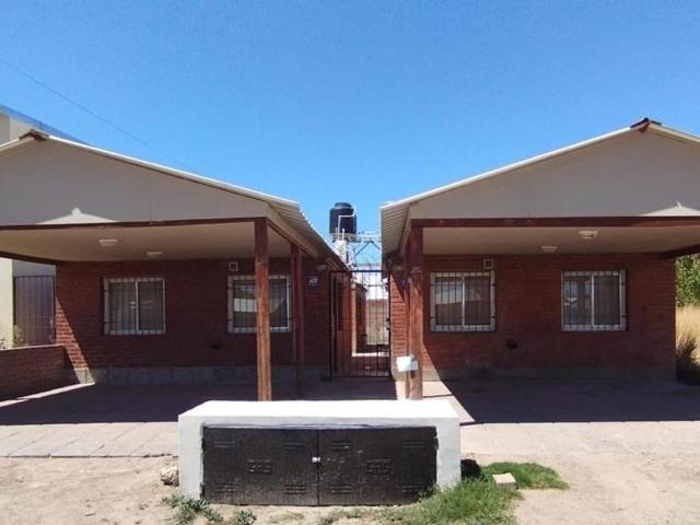 Casa Venta 1 año 3 ambientes, 300m2, 2 cocheras, Francisco Espinoza 600, San Patricio del Chañar | Argenprop