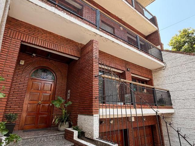 Casa Venta 8 ambientes, 1170m2, 5 cocheras, Francisco Bilbao 3800, Parque Avellaneda | Argenprop