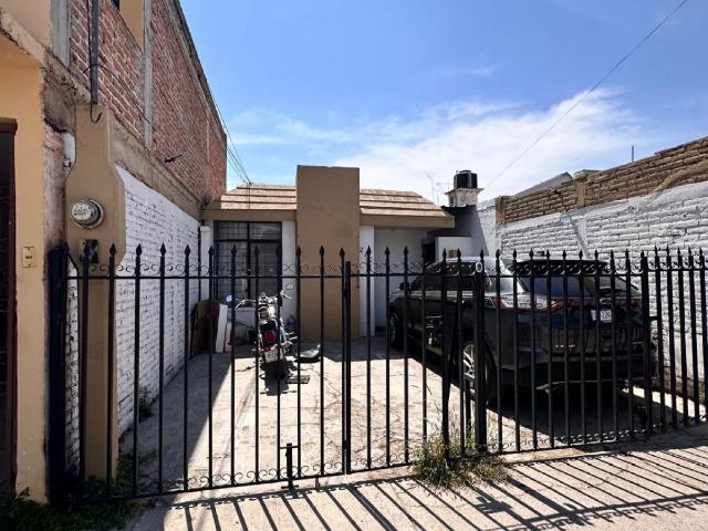 Casa Versalles 1a Secci?n