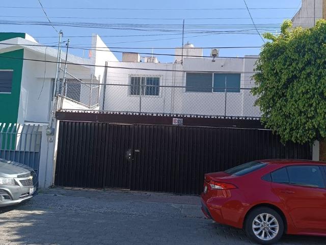 CASA VERSATIL CON INSTALACIONES PARA ESCUELA CULINARIA O DARK KITCHEN