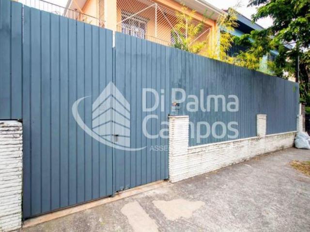Casa versátil de 268m² com 3 vagas para locação ou venda no bairro do Ipiranga