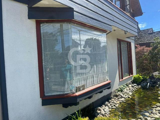 Casa versátil en avenida principal para ideal instituciones | 8 dormitorios por 14900.00 en Puerto Varas