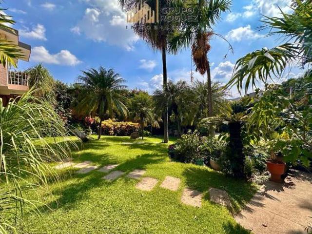 Casa en Cuernavaca con Enorme jardin y alberca propia
