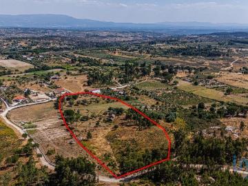 Quinta T4 em Moimenta de Maceira Dão e Lobelhe do Mato de 30000,00 m²
