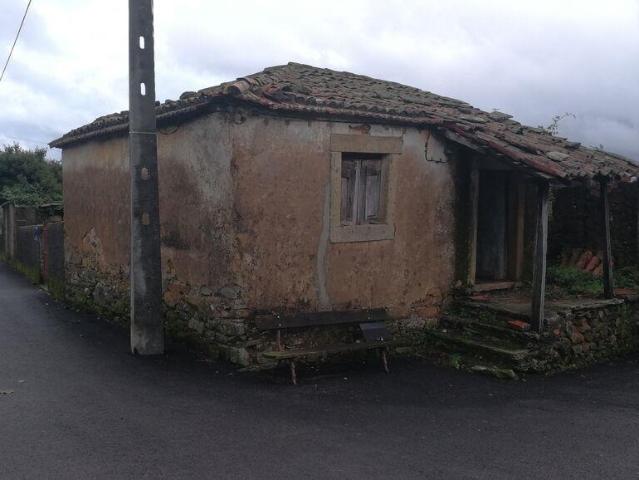 Casa / Villa em Alvares de 56,00 m²