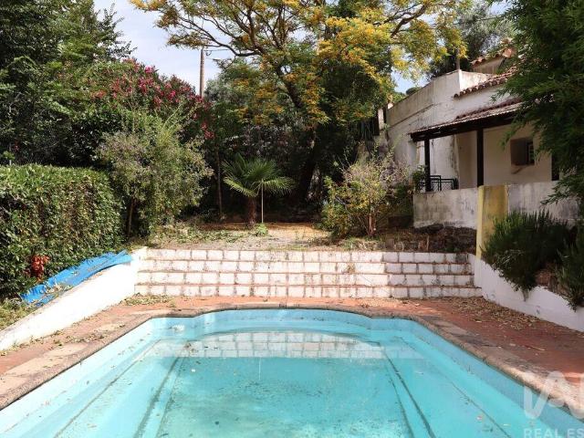 Casa / Villa em Dois Portos e Runa de 688 m²
