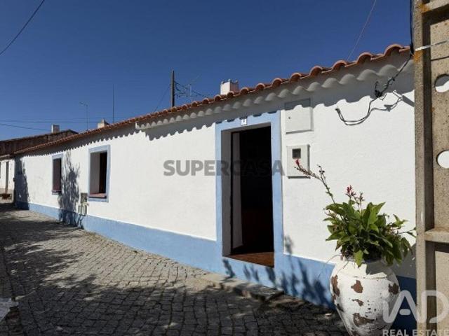 Casa / Villa em São João dos Caldeireiros de 75 m²