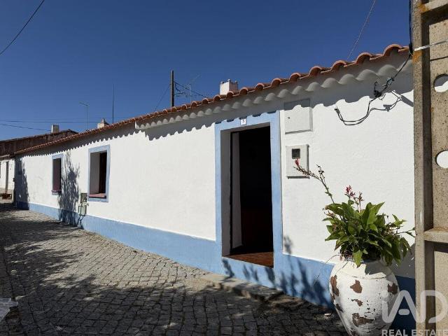 Casa / Villa em São João dos Caldeireiros de 75 m²