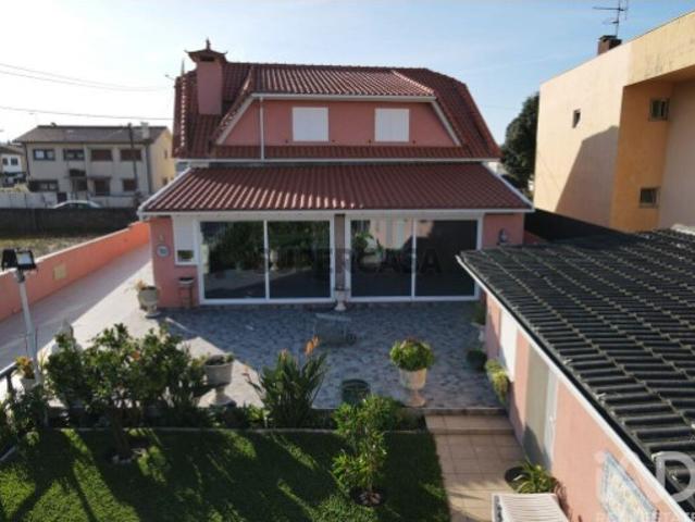 Casa / Villa T4 em Aver o Mar, Amorim e Terroso de 242 m²