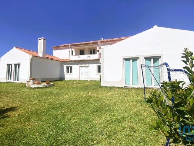 Casa / Villa T4 em Abrigada e Cabanas de Torres de 261,00 m² 261m² Atouguia da baleia