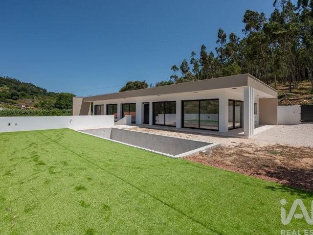 Casa / Villa T4 em Alvorninha de 173,00 m² 173m² A Dos Negros
