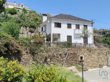 Casa / Villa T4 em Alvares de 132,00 m²