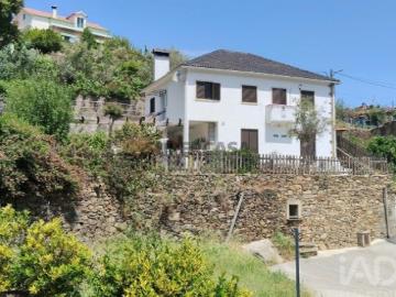Casa / Villa T4 em Alvares de 132,00 m²