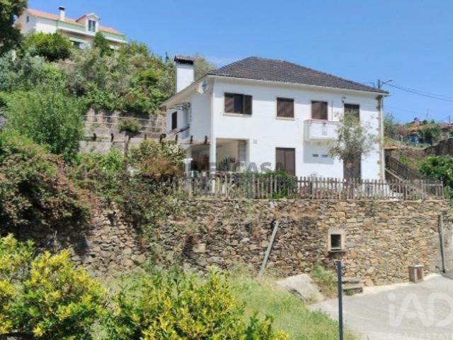 Casa / Villa T4 em Alvares de 132,00 m²