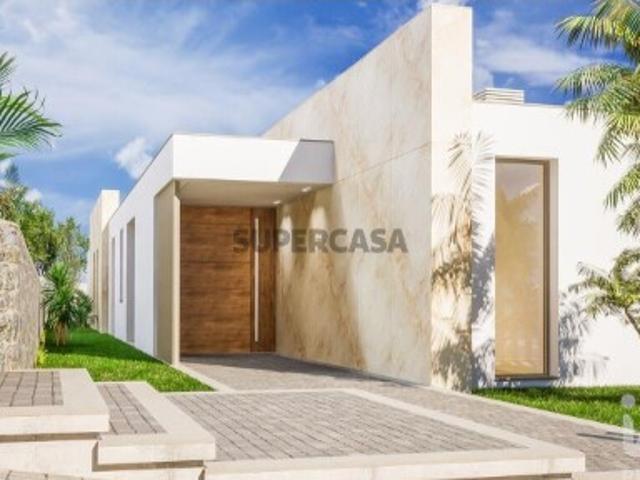 Casa / Villa T4 em Arco da Calheta de 460,00 m²