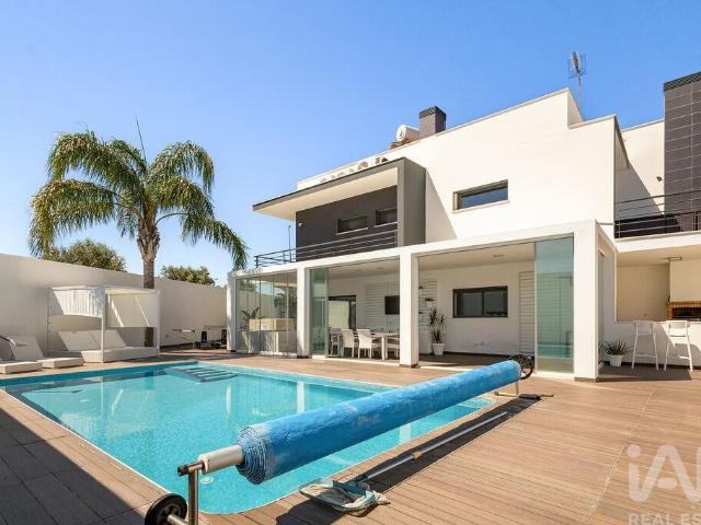 Casa / Villa T4 em Assunção, Ajuda, Salvador e Santo Ildefonso de 163,35 m²