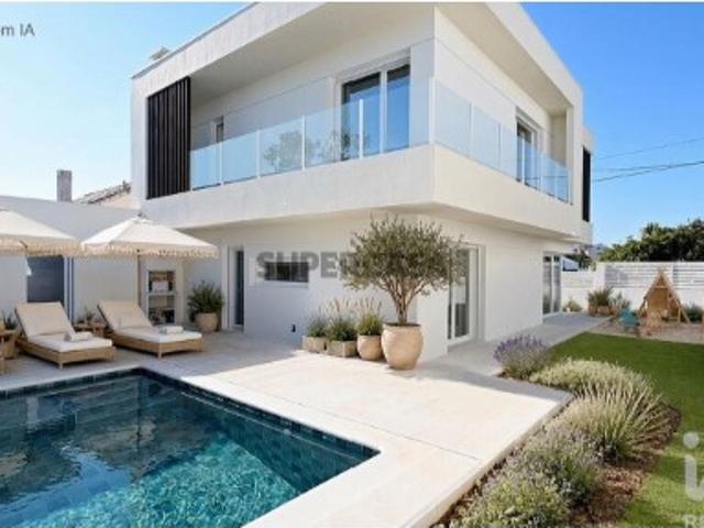 Casa / Villa T4 em Charneca de Caparica e Sobreda