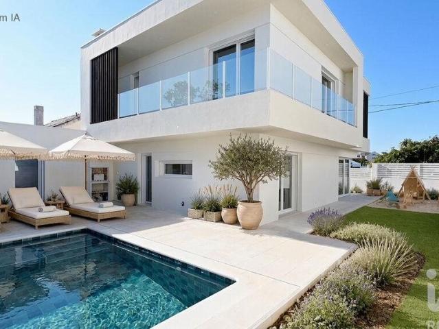 Casa / Villa T4 em Charneca de Caparica e Sobreda 307m² Charneca De Caparica