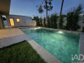 Casa / Villa T4 em Charneca De Caparica E Sobreda de 146,00 m²