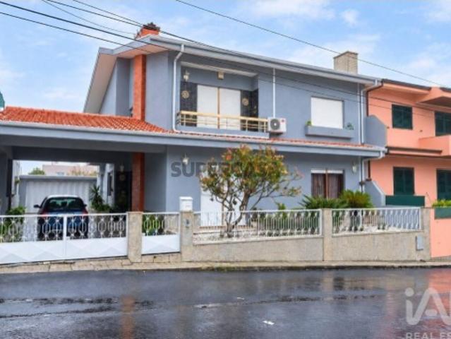 Casa / Villa T4 em Coronado de 192 m²