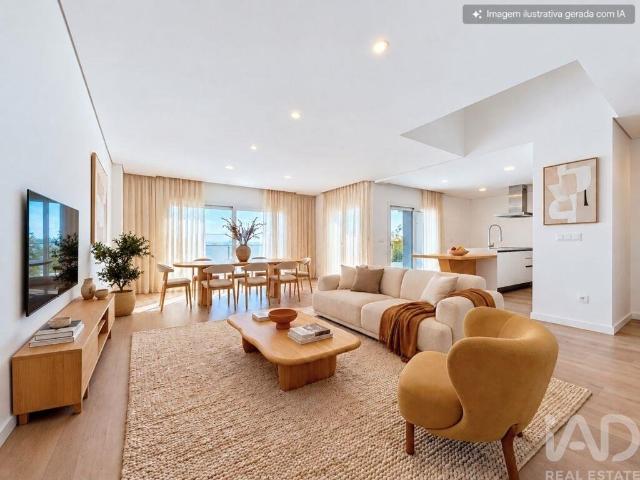 Casa / Villa T4 em Corroios de 157,00 m² 157m² Charneca De Caparica