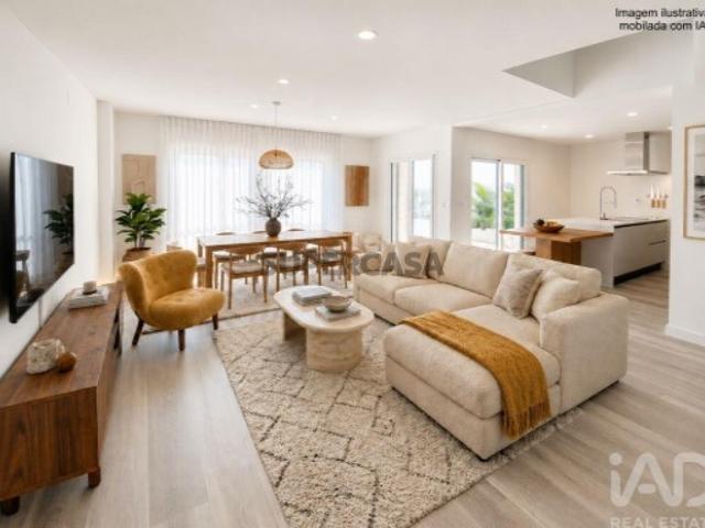 Casa / Villa T4 em Corroios de 157,00 m²