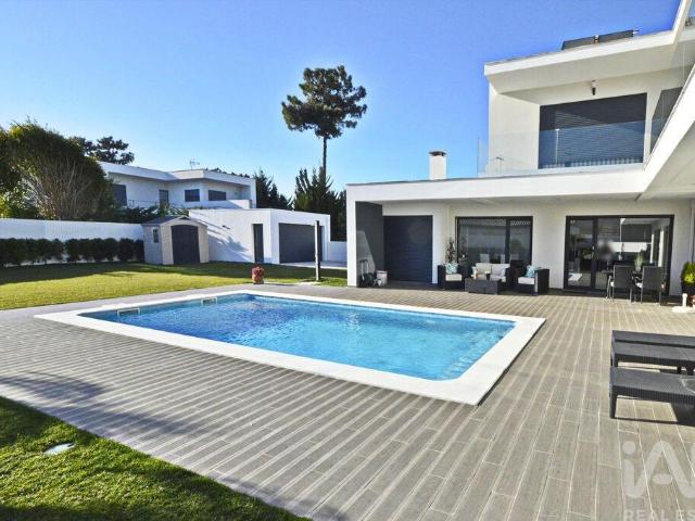 Casa / Villa T4 em Corroios de 250,00 m² 250m² Fernão Ferro