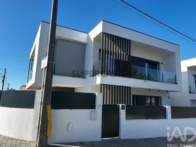Casa / Villa T4 em Fernão Ferro de 132 m²
