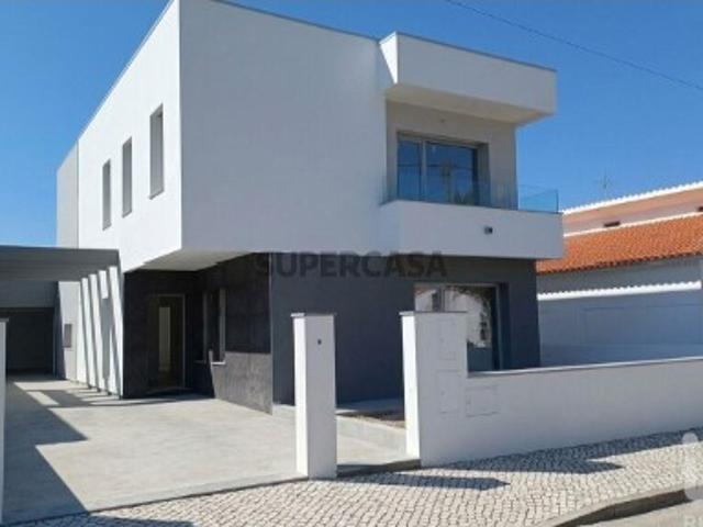 Casa / Villa T4 em Fernão Ferro de 180,00 m²
