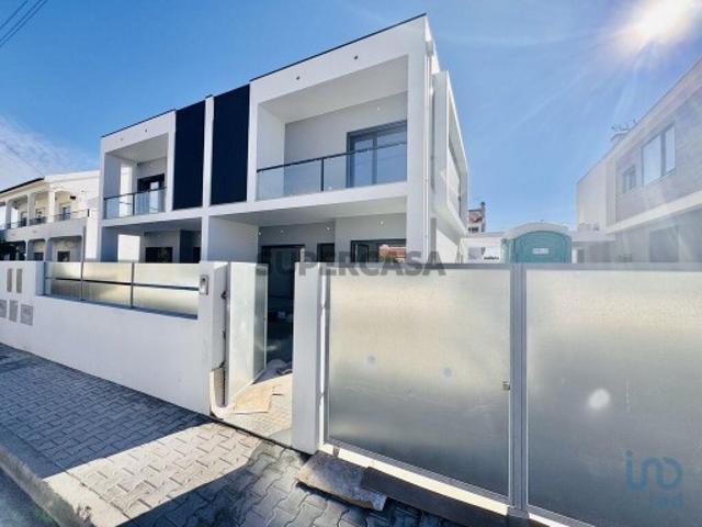 Casa / Villa T4 em Fernão Ferro de 200,00 m²