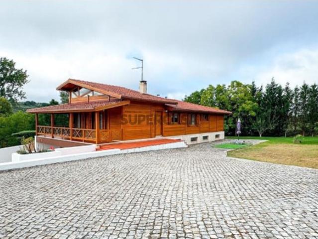 Casa / Villa T4 em Juncal de 354,00 m²