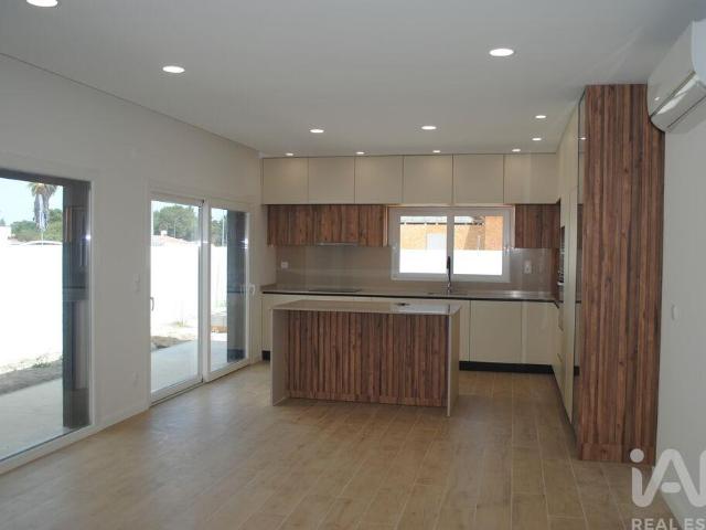 Casa / Villa T4 em Quinta do Anjo de 123,00 m²