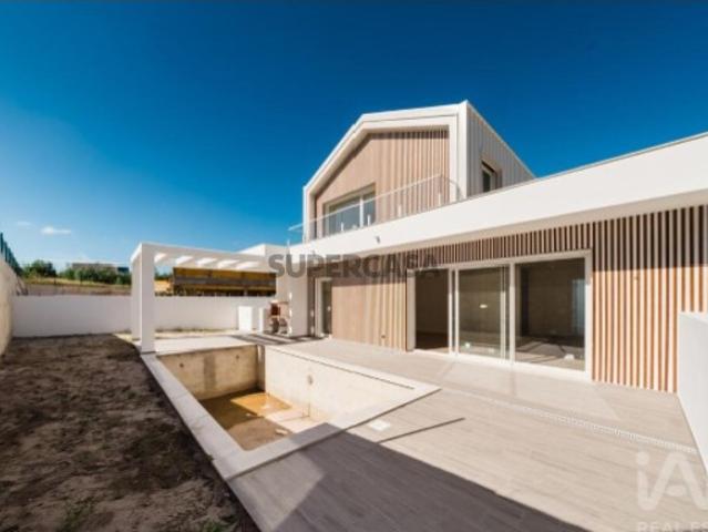 Casa / Villa T4 em Santa Maria, São Pedro e Sobral da Lagoa de 390,00 m²