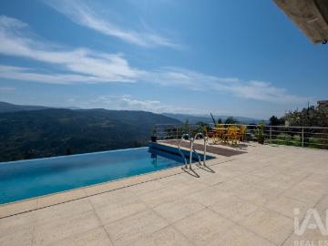Casa / Villa T4 em Santa Ovaia e Vila Pouca da Beira de 358 m²