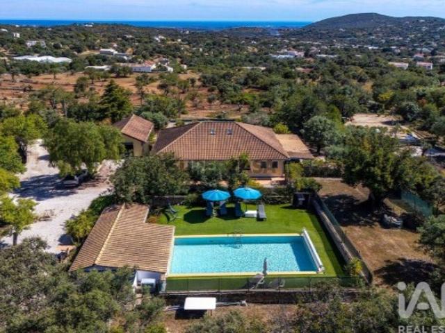 Casa / Villa T4 em Santa Bárbara de Nexe de 310 m²