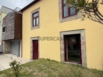 Casa / Villa T4 em Vouzela e Paços de Vilharigues de 198 m²