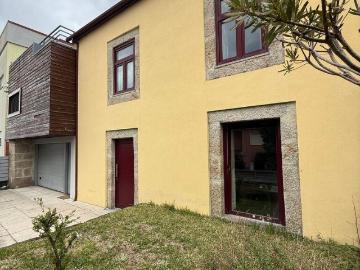 Casa / Villa T4 em Vouzela e Paços de Vilharigues de 198 m²