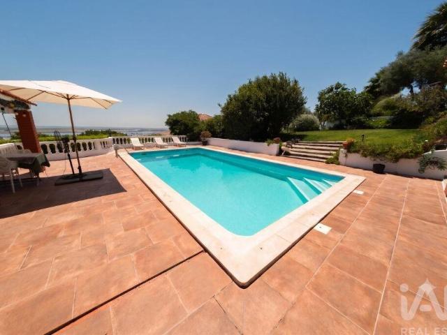 Casa / Villa T5 em Alverca do Ribatejo e Sobralinho de 320 m. 320m² Alverca do Ribatejo e Sobralinho