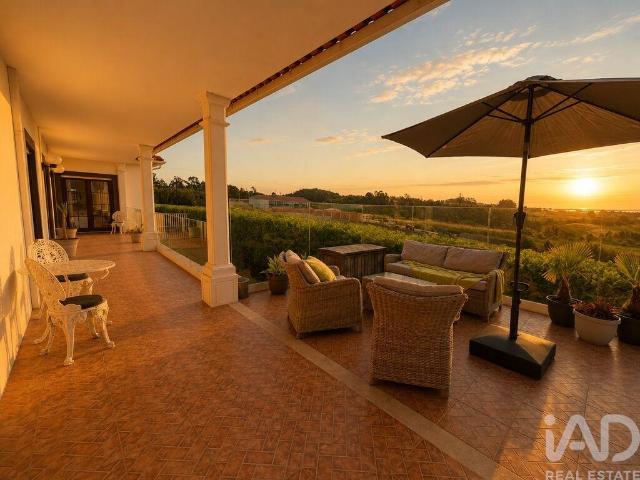 Casa / Villa T5 em Bárrio de 387,00 m²