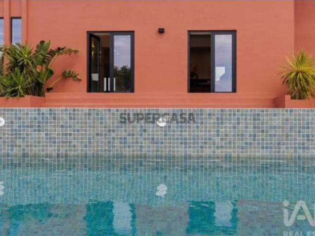 Casa / Villa T5 em Charneca de Caparica e Sobreda de 275 m²