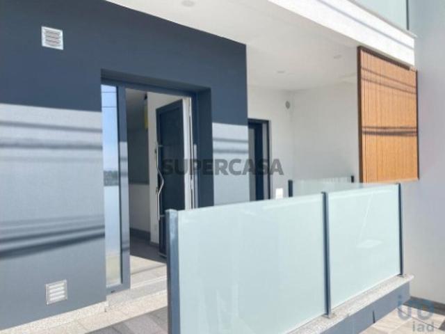 Casa / Villa T5 em Corroios de 120,00 m²