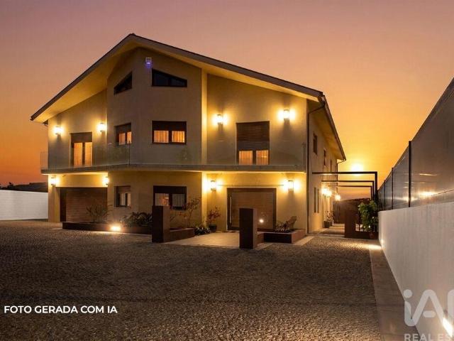 Casa / Villa T6 em Oliveira do Bairro