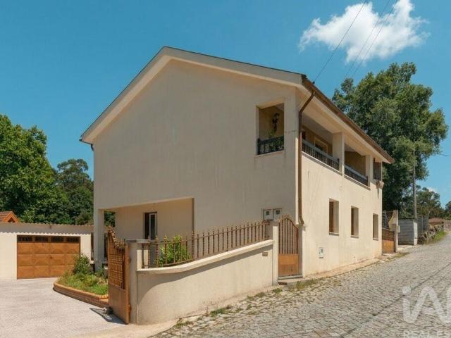 Casa / Villa T6 em Guilhufe e Urrô