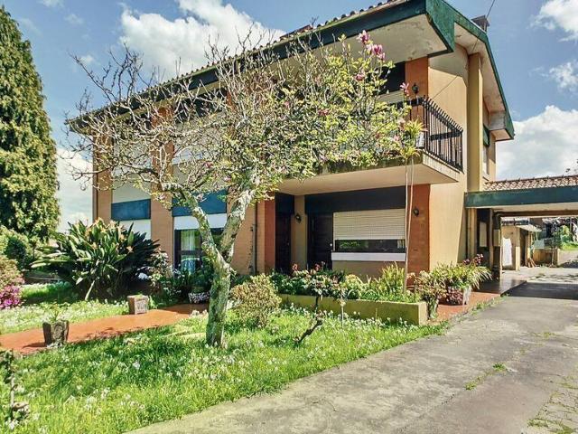 Casa / Villa T6 em São joão da madeira de 216,00 m² 216m² São João Da Madeira