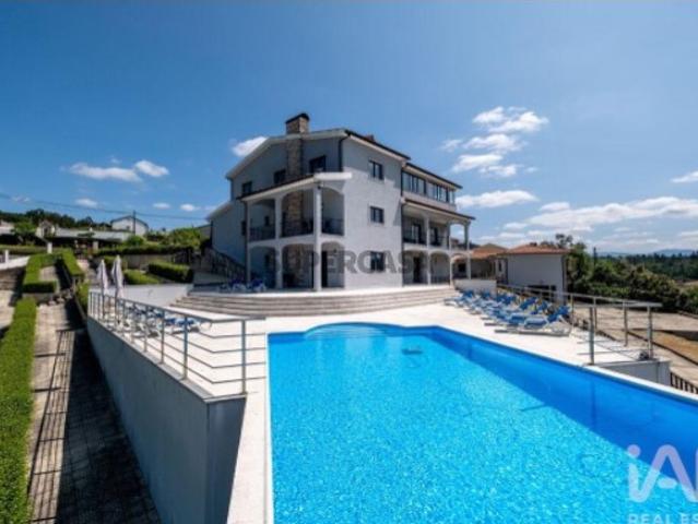 Casa / Villa T6 em Secarias de 398,00 m²