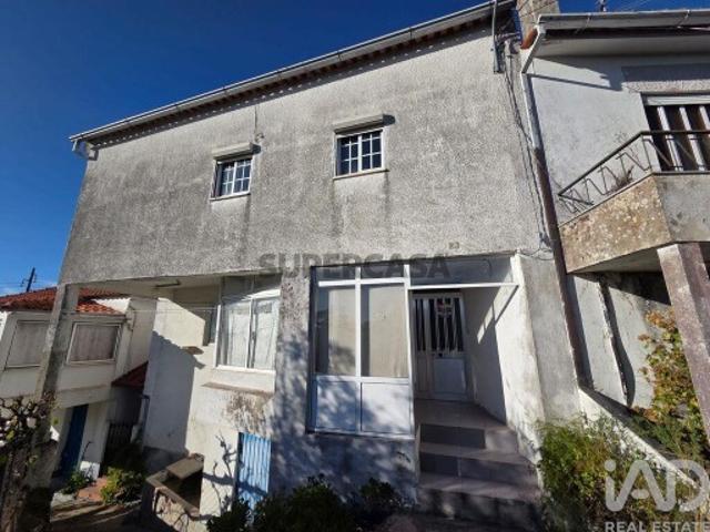 Casa / Villa T3 em Oliveira do Hospital e São Paio de Gramaços