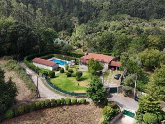 Casa / Villa T3 em Cornes de 309,00 m²